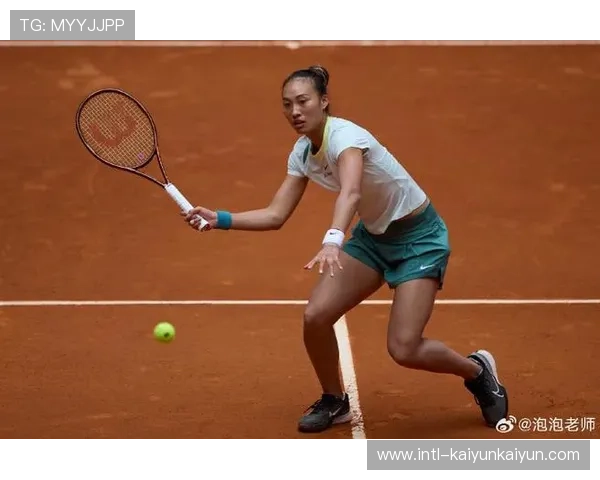 法网公开赛郑钦文重返罗兰·加洛斯，红土表现受关注